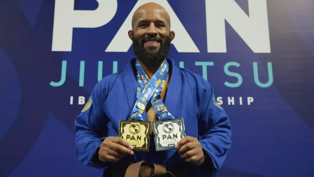 Demetrious Johnson ovládl turnaj v brazilském jiu-jitsu, poradit si dokázal i s mnohem většími soupeř